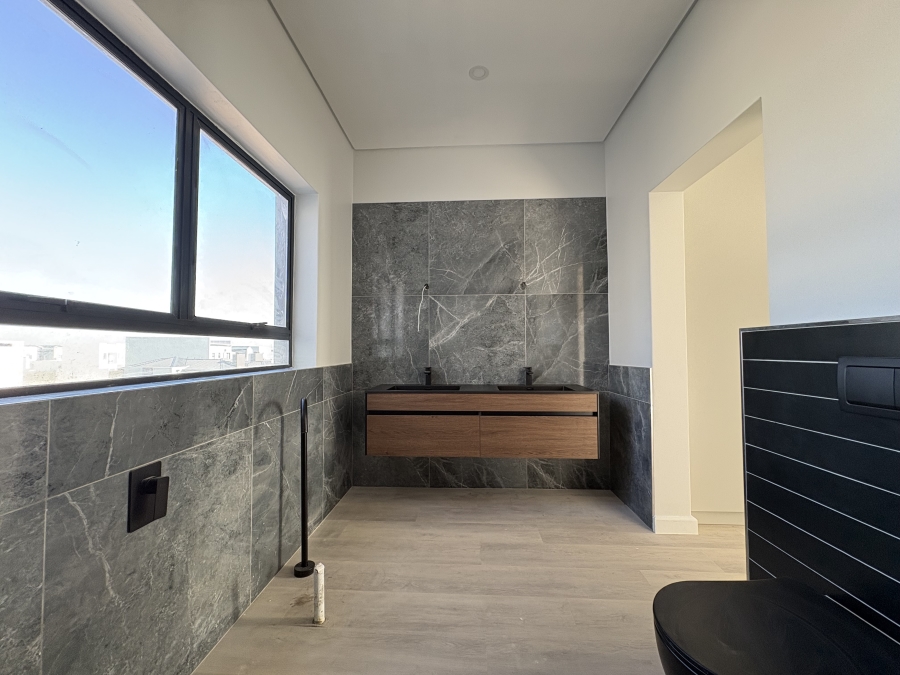 5 Bedroom Property for Sale in Sandown Western Cape